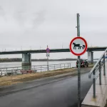 В Барнауле женщина упала с Нового моста и начала тонуть
