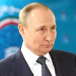 Путин потребовал глав регионов уделить особую поддержку семьям участников СВО
