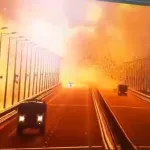 На Крымском мосту произошел подрыв грузовика, рухнули два автомобильных пролета