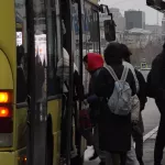 В Барнауле школьницу попытались высадить из автобуса из-за сбоя терминала