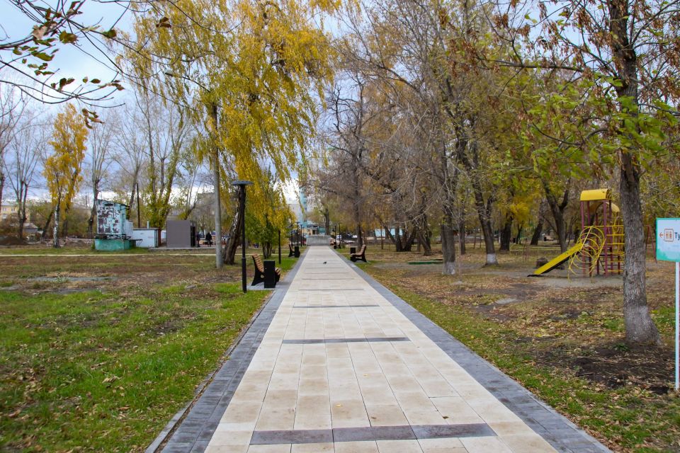 Акция "Сохраним лес" в парке "Изумрудном". Октябрь 2022 года