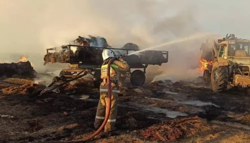 В Алтайском крае из-за неисправного трактора загорелось поле