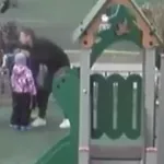 В Барнауле подозрительный незнакомец обнимал детей во дворе