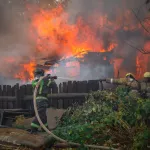 В Барнауле произошел серьезный пожар в частном доме