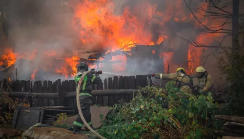 В Барнауле произошел серьезный пожар в частном доме