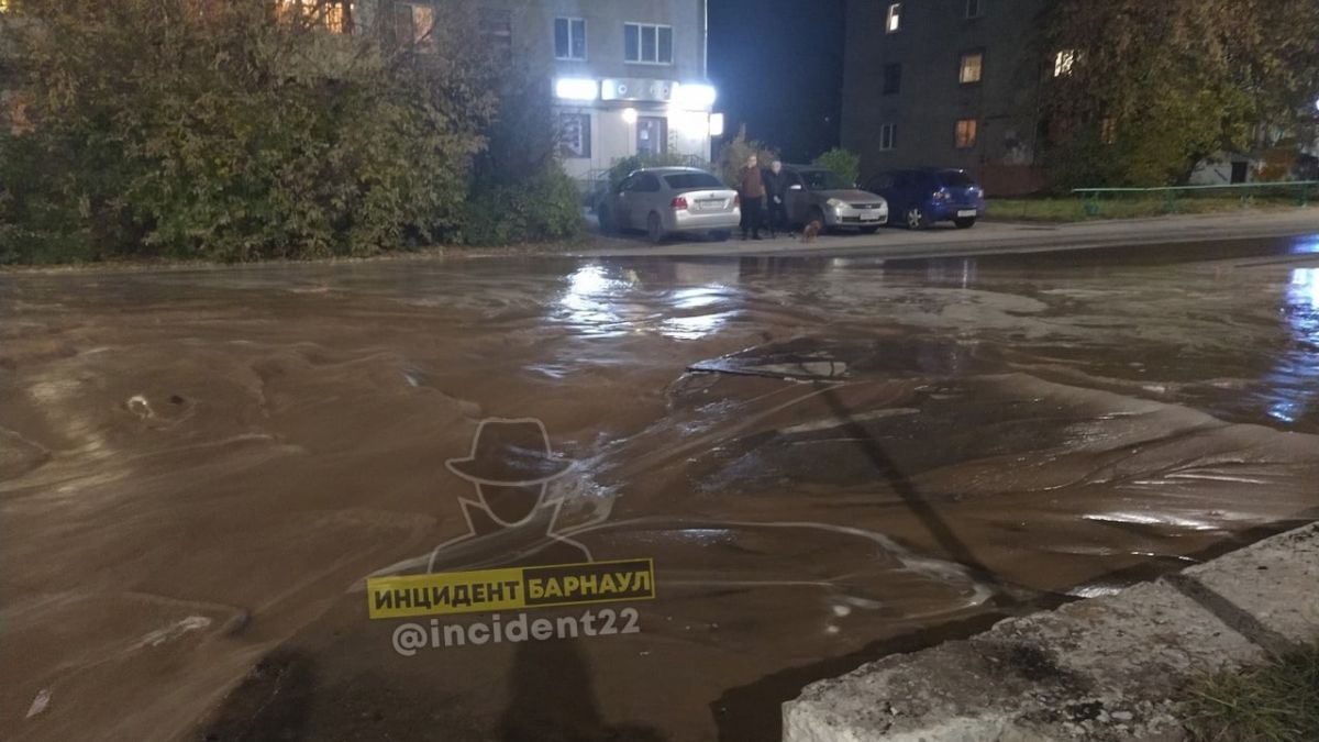 Порыв водопровода на улице Димитрова