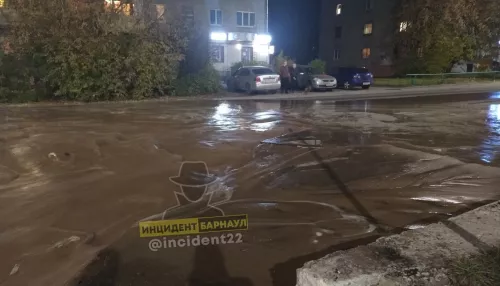 В Барнауле в районе ЦУМа произошла коммунальная авария
