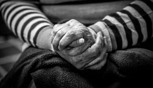 Пенсионерка барнаульской больницы осталась без выплаты ко Дню пожилых людей