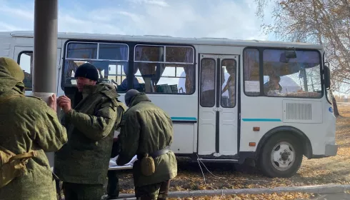 Алтайский министр показала быт в лагере и тренировки мобилизованных в Омске