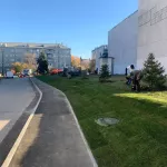 Вместо стенки около АлтГУ в Барнауле проложили тротуар