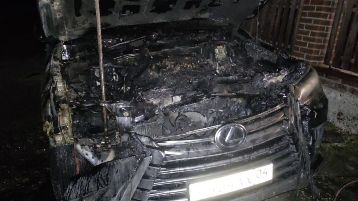 Сгоревший Lexus