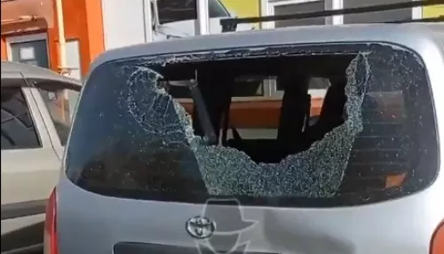 В Барнауле неизвестные побили стекла в автомобилях на парковке