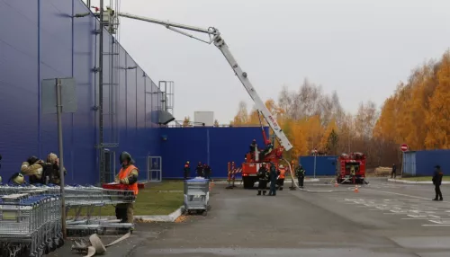 Что произошло у ТЦ Метро в Барнауле и почему туда съехались пожарные