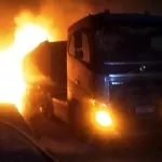 В Новосибирской области из-за аварии заживо сгорел водитель фуры