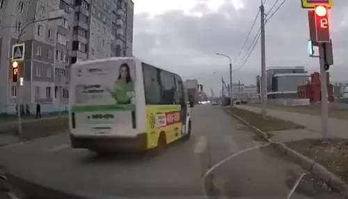 Барнаульцы возмущены поведением водителей маршруток на смертельном перекрестке