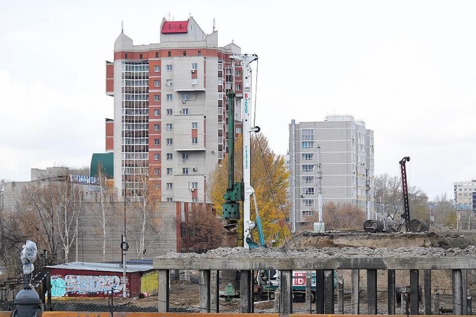 Реконструкция моста у Нового рынка в Барнауле. Октябрь 2022.