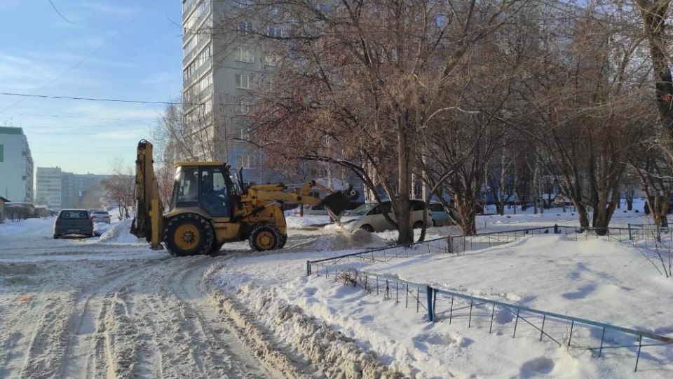 Борьба со снегом в Барнауле 