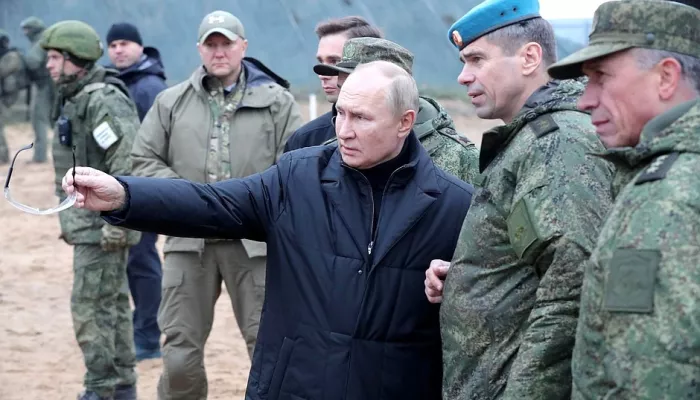 Что такое военные округа и зачем Путин воссоздал их в Москве и Петербурге
