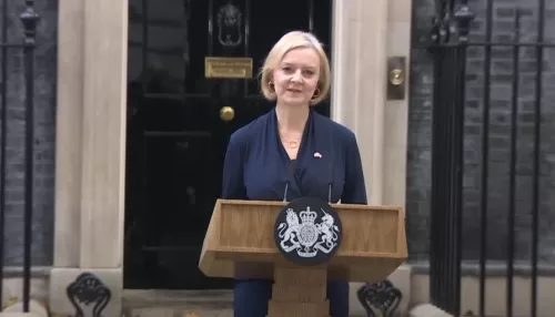 Почему премьер-министр Британии подала в отставку через 45 дней после назначения