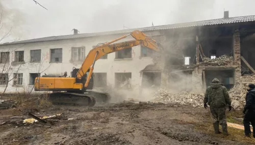 В Барнауле сносят еще один аварийный жилой дом