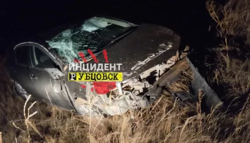 В Алтайском крае на объездной дороге разбилась иномарка