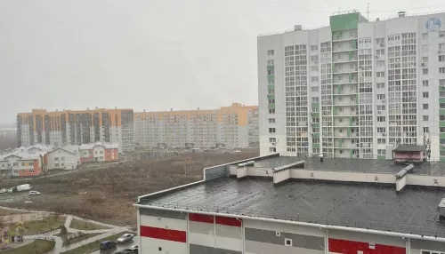 На Барнаул вечером обрушился снег с ураганным ветром