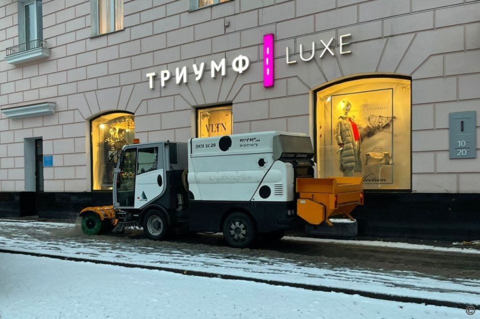 Уборка снега в Барнауле 24 октября