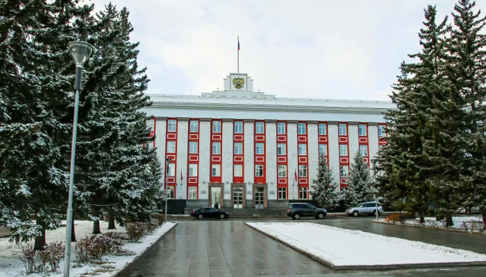 Томенко назначил сразу двух заместителей главы Алтайкрайимущества