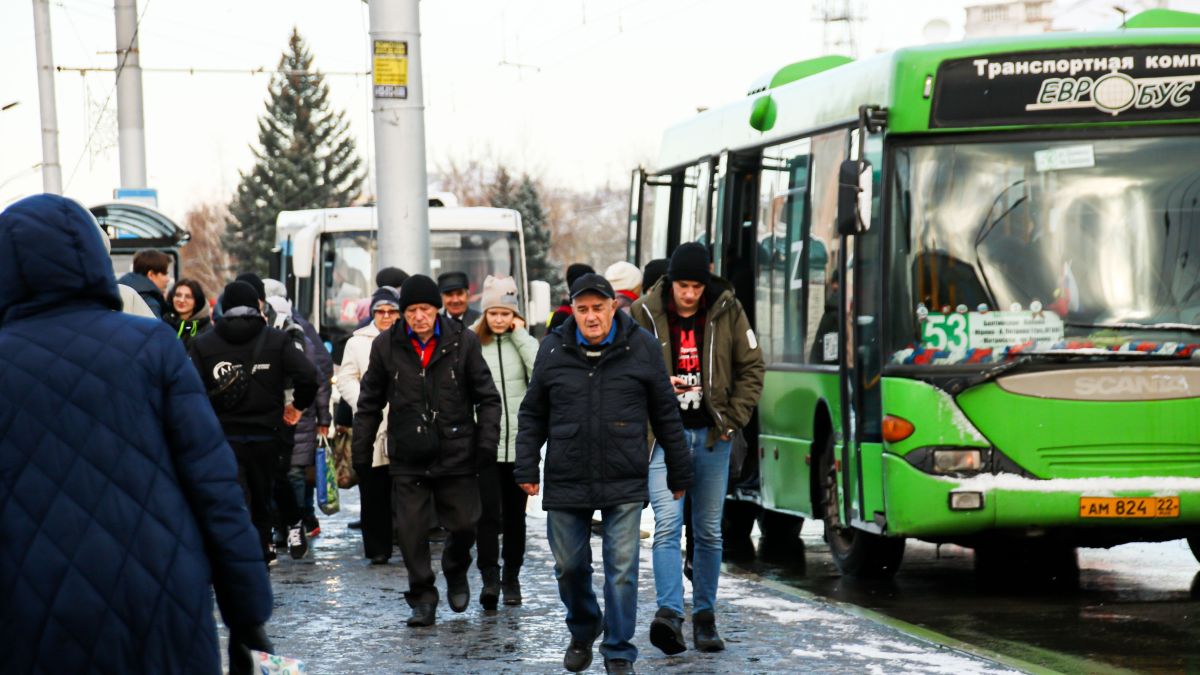 Автобус. Снег в Барнауле 