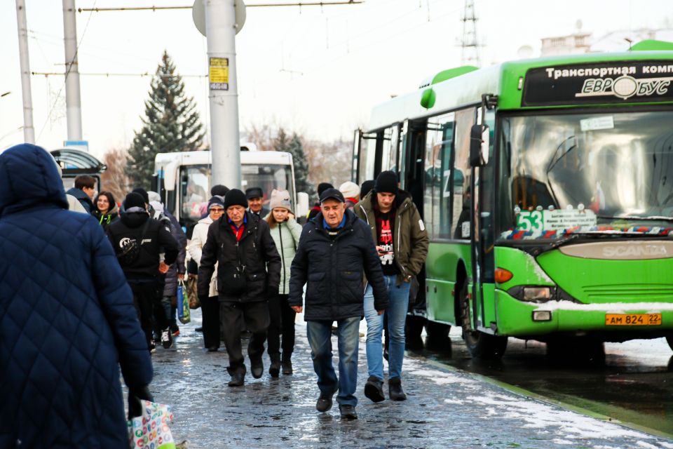 Автобус. Снег в Барнауле 