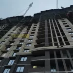В Новосибирске на стройке мужчина погиб при падении с 13-го этажа