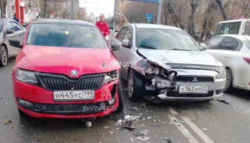 В Барнауле на месте смертельной аварии произошло жесткое ДТП