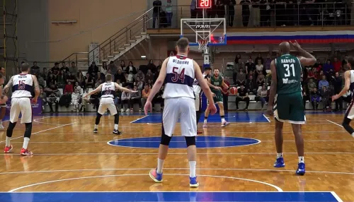 Не хватает сил и ротации: барнаульские баскетболисты проиграли москвичам