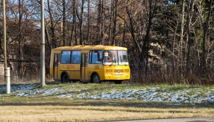 В Алтайском крае школьный автобус попал в ДТП с сельхозтехникой, есть погибший