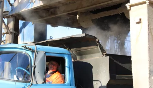 Барнаульские дорожники подготовили холодный асфальт для аварийного ремонта зимой