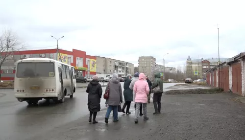 Жители Новоалтайска ходят по опасному маршруту из-за отсутствия лестницы