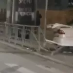 Автомобиль снес ограждение на проспекте Ленина в Барнауле