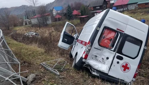 На алтайской трассе произошло ДТП с участием скорой помощи