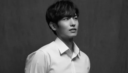 Во время давки в Сеуле погиб актер и исполнитель K-pop Ли Джихан
