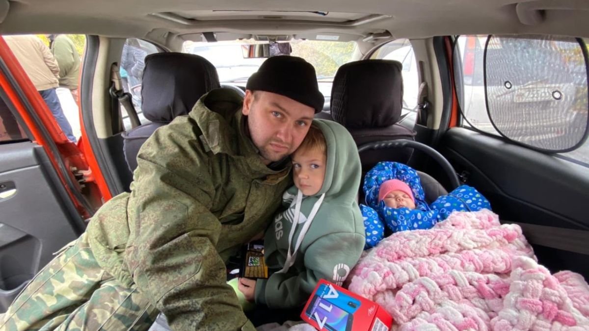 Вадим Криворучко с 5-летним сыном и 2-месячной дочерью перед мобилизацией