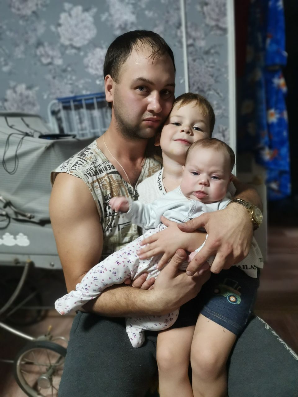 Вадим Криворучко со своими детьми