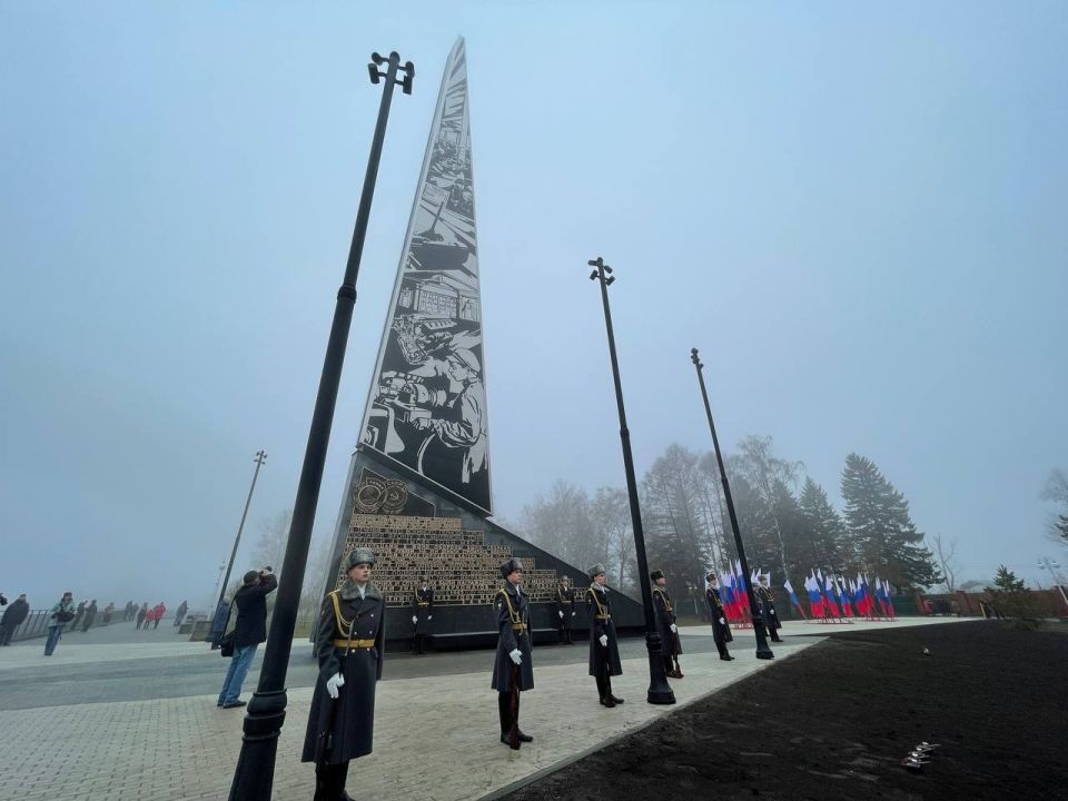 Открытие стелы "Город трудовой доблести"