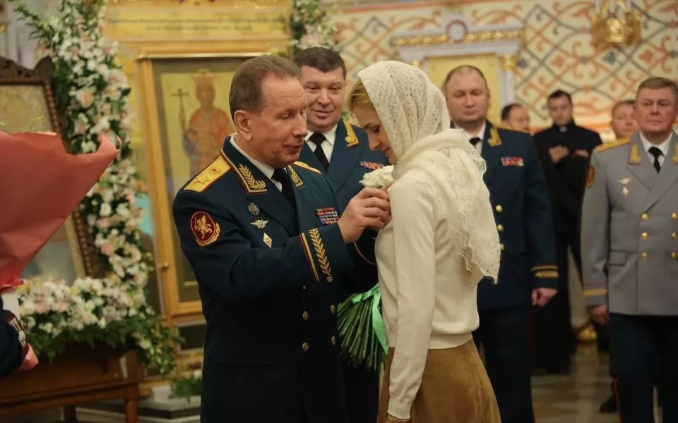 Барнаульскую шпионку Бутину наградили медалью Росгвардии