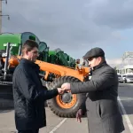 Машины не должны простаивать: Алтайский край заметно обновит дорожную технику