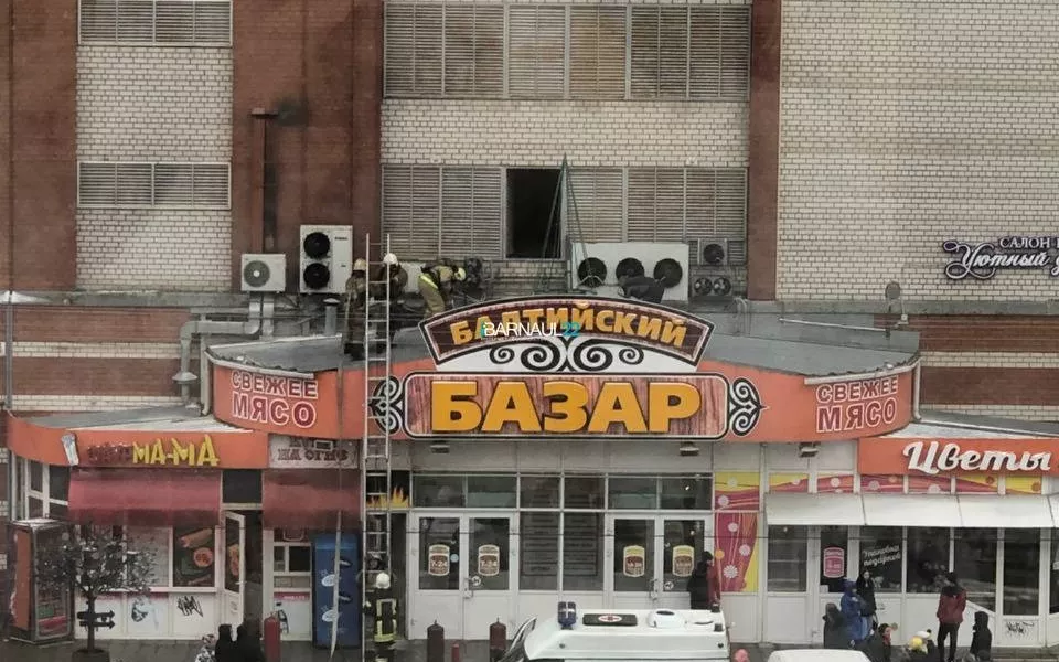 В Барнауле произошел пожар в киоске Куры на огне