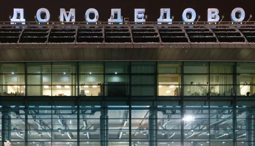 Неизвестные открыли стрельбу в аэропорту Домодедово и ограбили машину