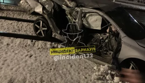 Барнаульская полиция ищет водителя, уничтожившего Nissan Teana на Попова