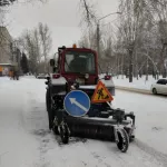 Более 75 единиц техники вышли на улицы Барнаула для очистки дорог от снега