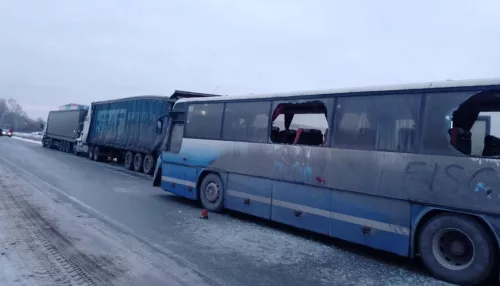 В Новосибирской области автобус столкнулся с грузовиком – пострадали 10 человек