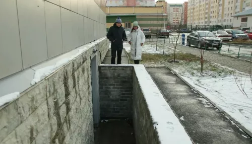 Жительница Барнаула едва не погибла после падения у многоэтажки на ул. Малахова